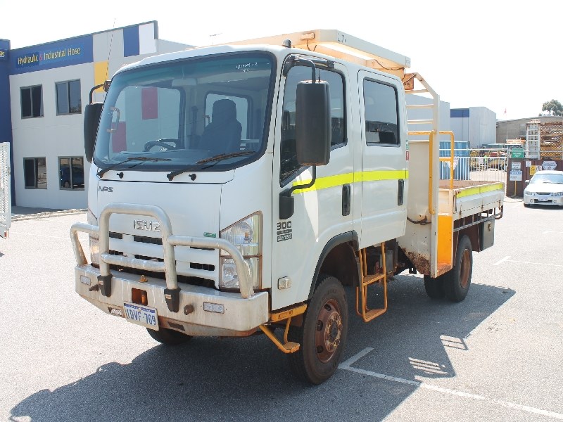 Isuzu nps 300