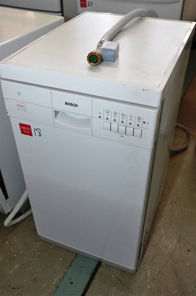 Dishwasher Bosch 450 mm wide Dishwasher Model 074946. White with
