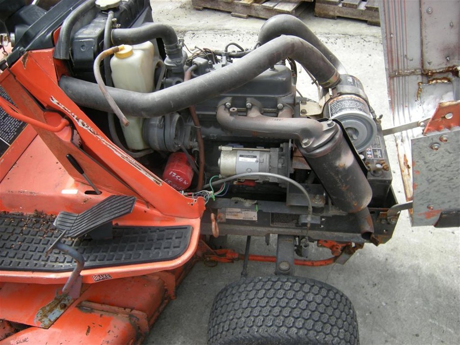 Kubota G1800 18 hp 3 cylinder Diesel Lawn Tractor, 2WD , 48” cutting