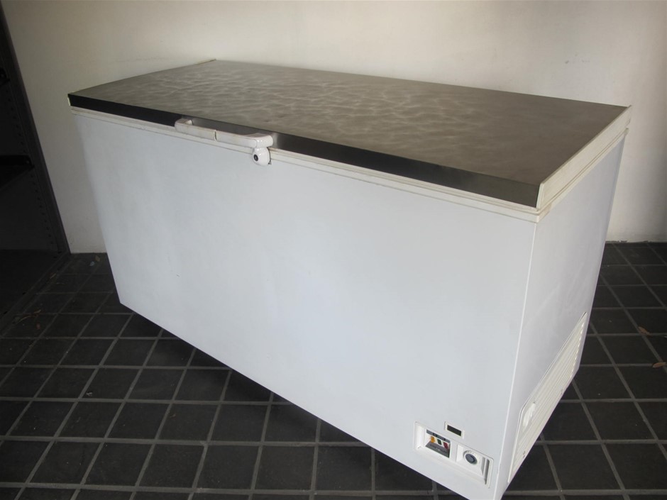 Chest Freezer with Stainless Steel Top Mobile on Wheels Dimensions