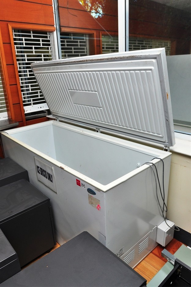 Chest Freezer Kelvinator Opal Chest Freezer model H700F, 700 Ltr capacity Auction (0103