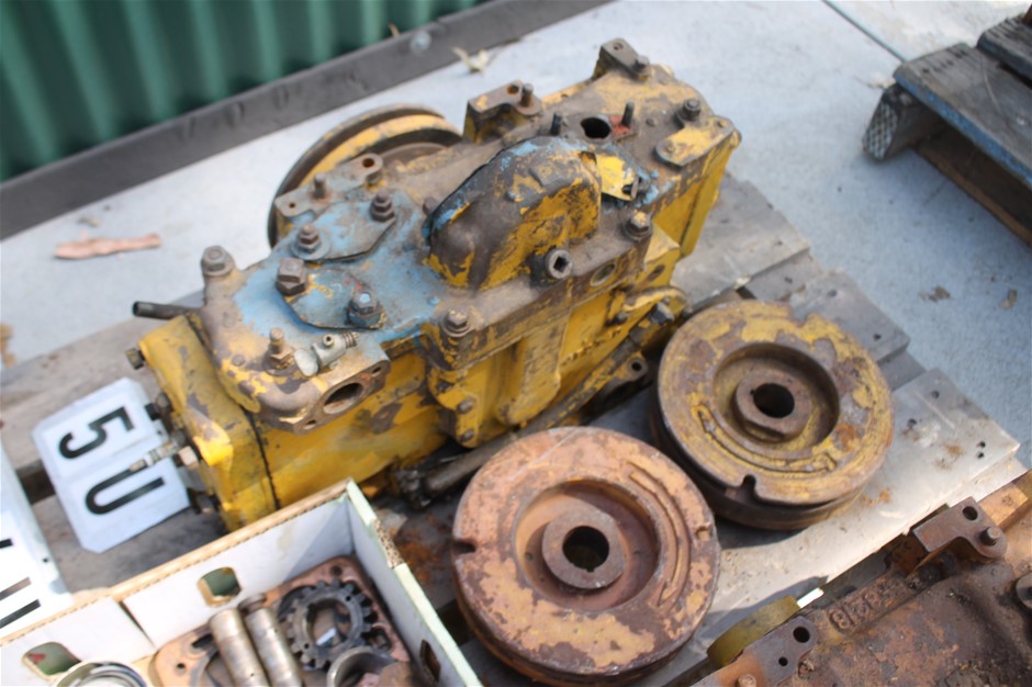 Caterpillar D2 4U and 5U Pilot Motor Parts Auction (00119005981