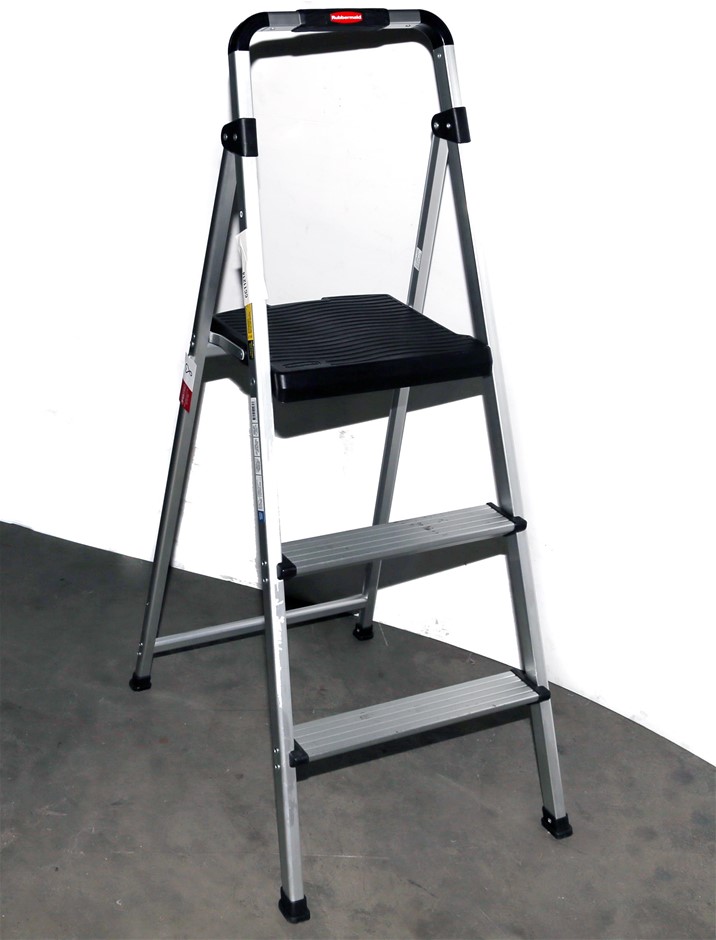 Rubbermaid 3 deals step aluminum ladder