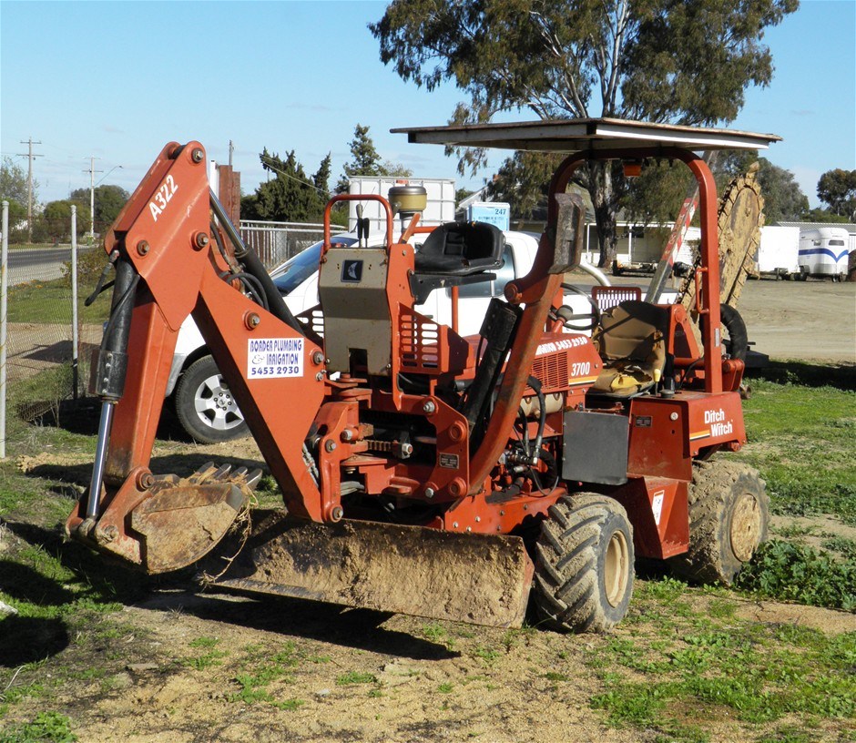 Ditch witch 3700 trencher with backhoe attachment Auction (00073001816