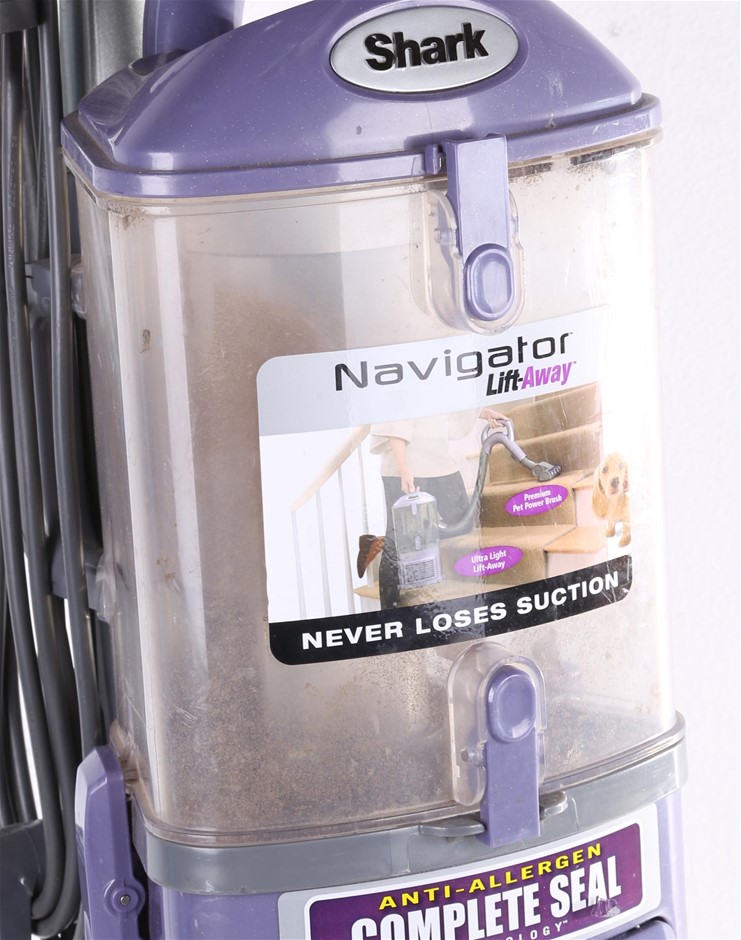 SHARK Navigator LiftAway Vacuum Cleaner, Model NV350. N.B. Not in