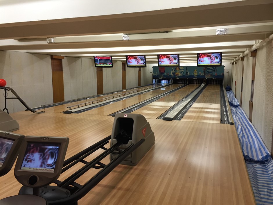 Custom 4 Lane Bowling Alley Including 40ft Container Auction (0001