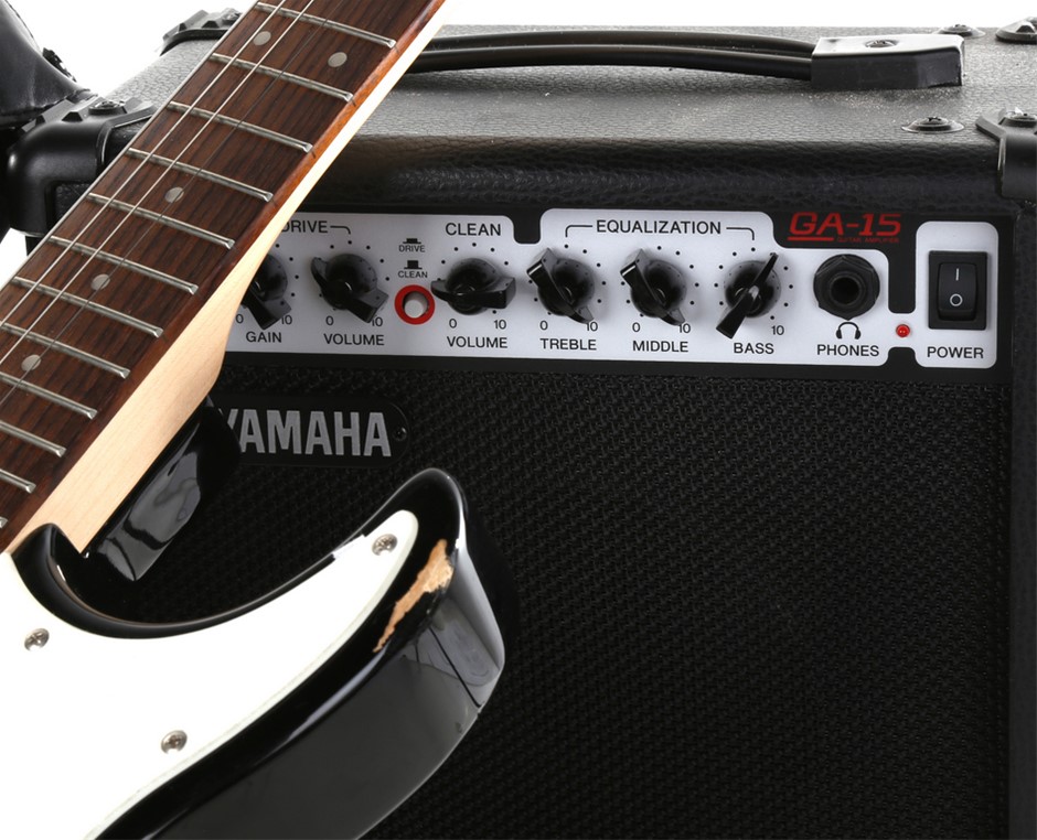 YAMAHA EG112C Gigmaker Electric Guitar with Power Box Amplifer. N.B