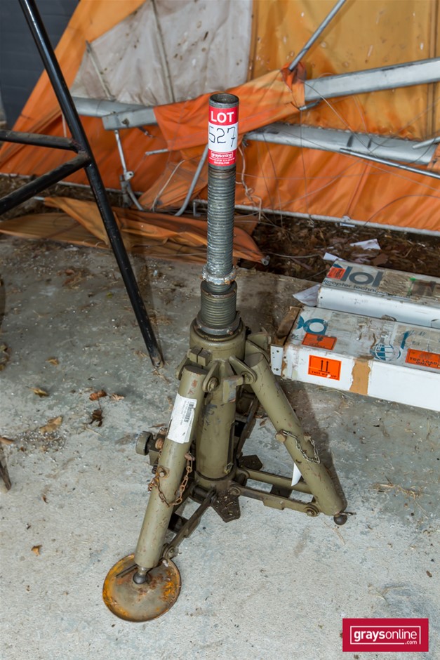 (Lot 2527) 1 x Tripod Aircraft Jack Stand Auction (25273015302