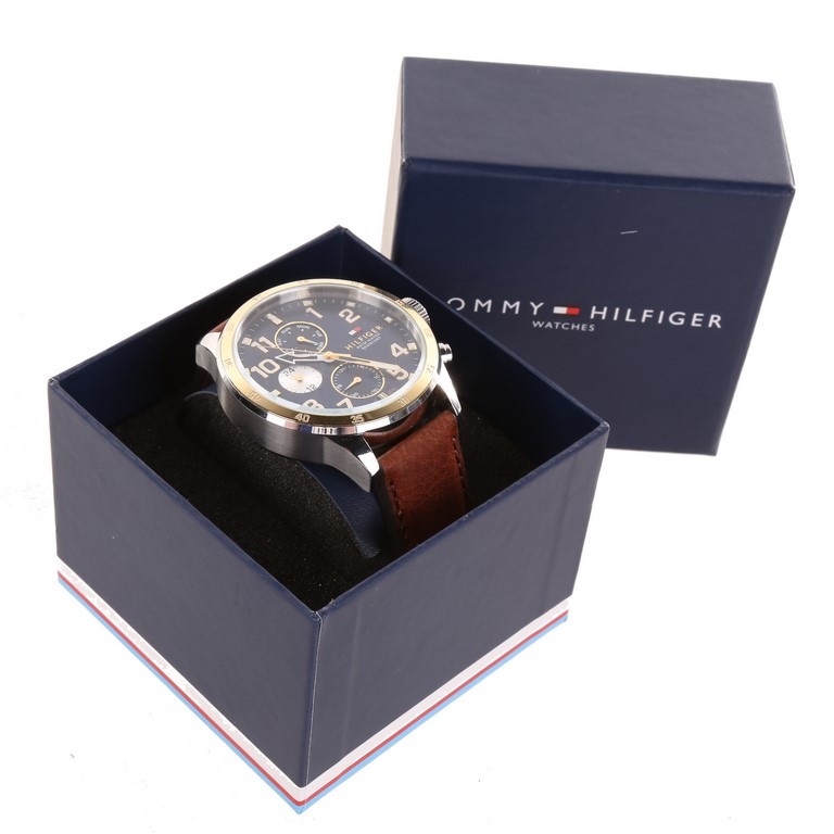 sløjfe Opdatering akse TOMMY HILFIGER Trent Men`s 40mm Chronograph Watch with Stainless Steel Case  Auction | GraysOnline Australia