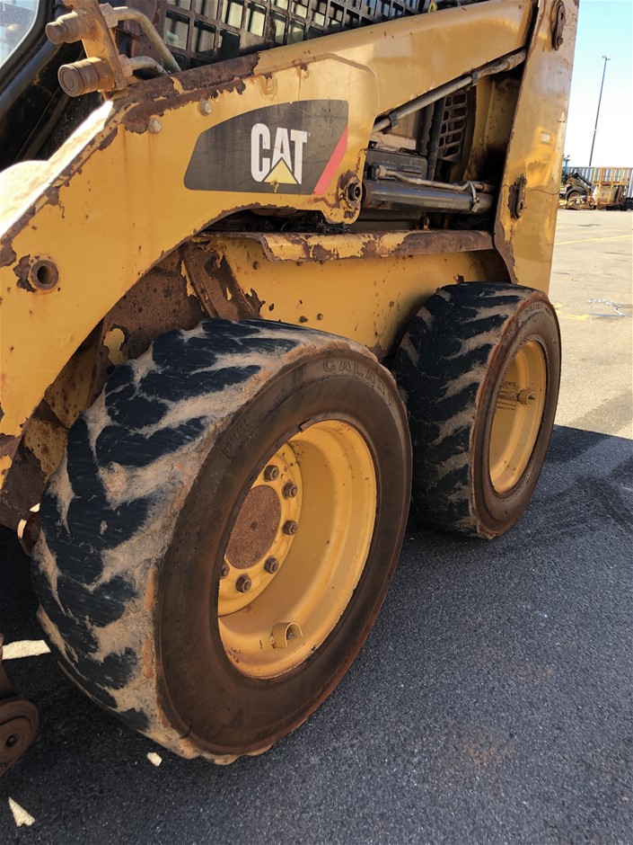 Caterpillar 226B Skid Steer Loader with Bucket Auction (0002-9011668 ...