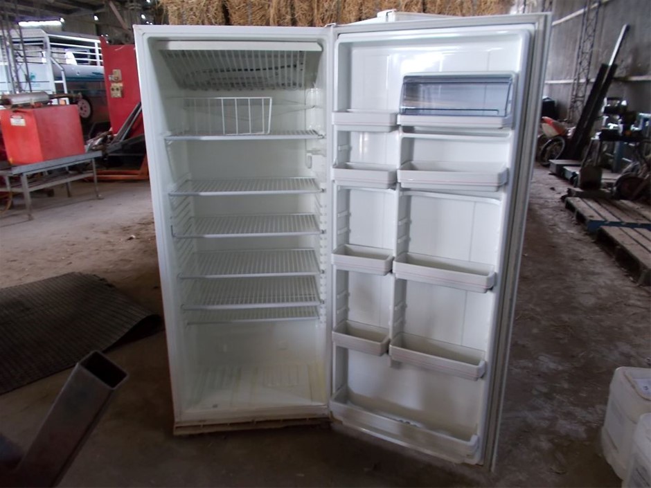 Westinghouse Silhouette Upright Freezer Auction (01655037224) Grays