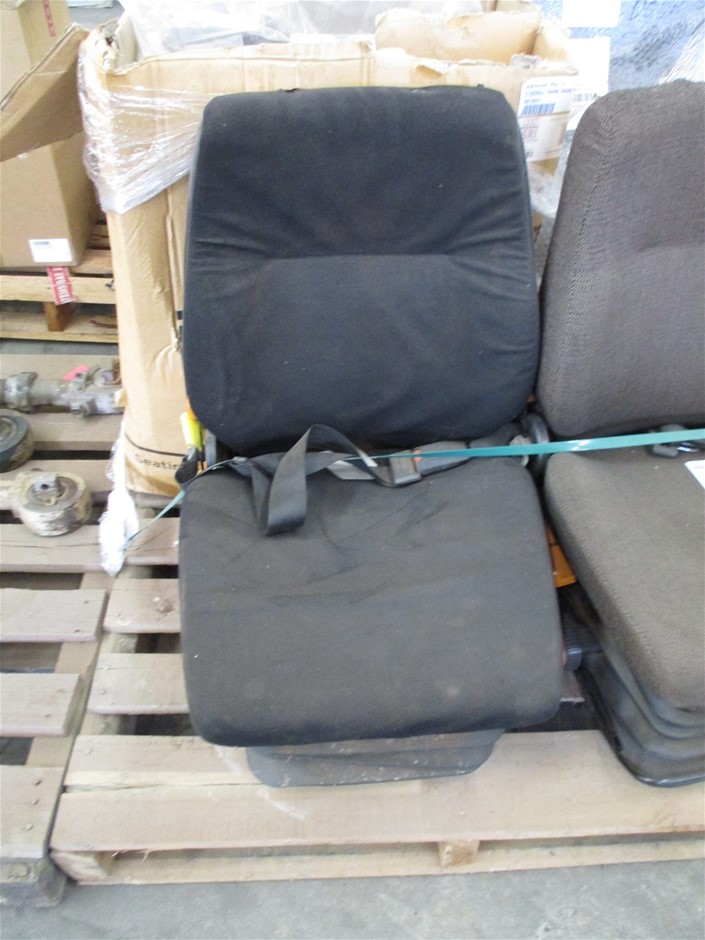 (Lot 194) 4 x Mack Truck Bucket Seats Auction (01943015900) Grays