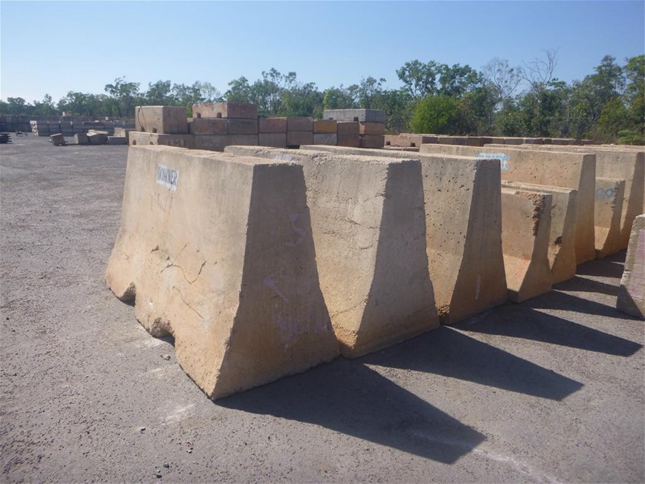 Concrete Barrier Block, (Large Jersey Block) (BType) Auction (0093