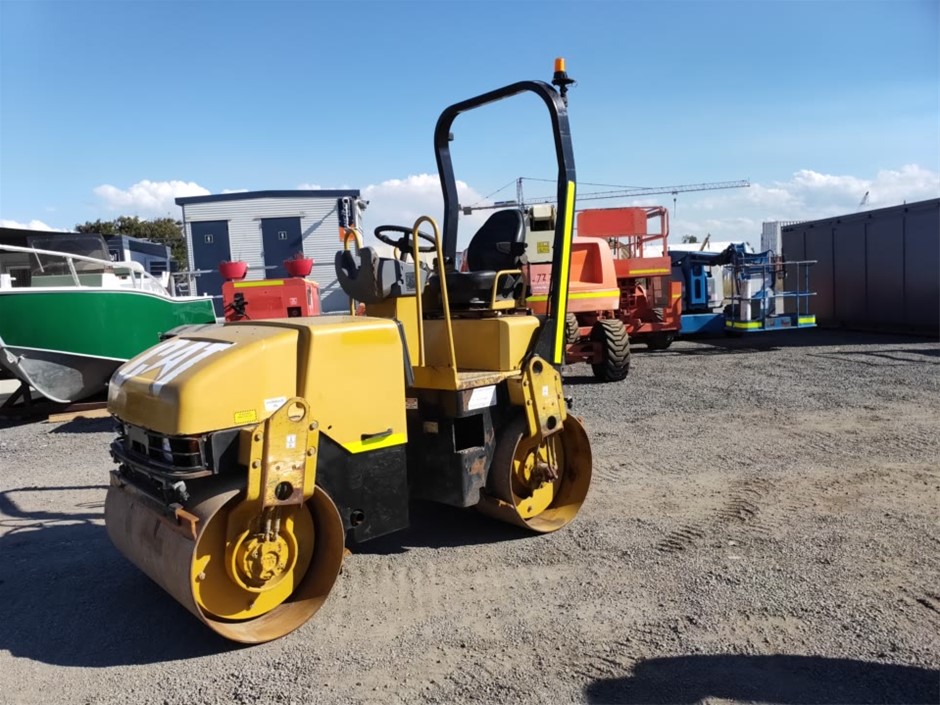 2005 Cat Smooth Double Drum Roller Auction (00037023808) Grays Australia