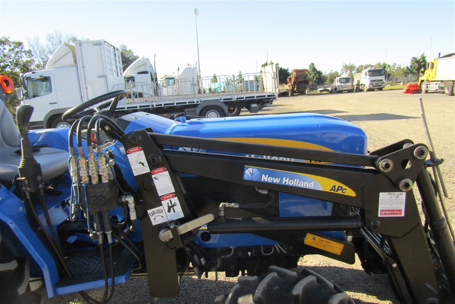 2009 New Holland T1520 4WD Front End Loader 247Hrs Auction (0001