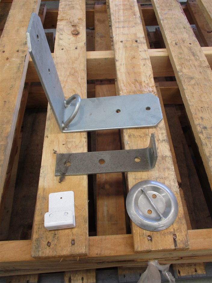 Pallet of Assorted Steel Brackets Auction (00739013239) Grays Australia
