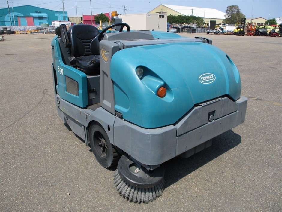 Tennant S30 LPG Ride On Sweeper Auction (00017025057) Grays Australia