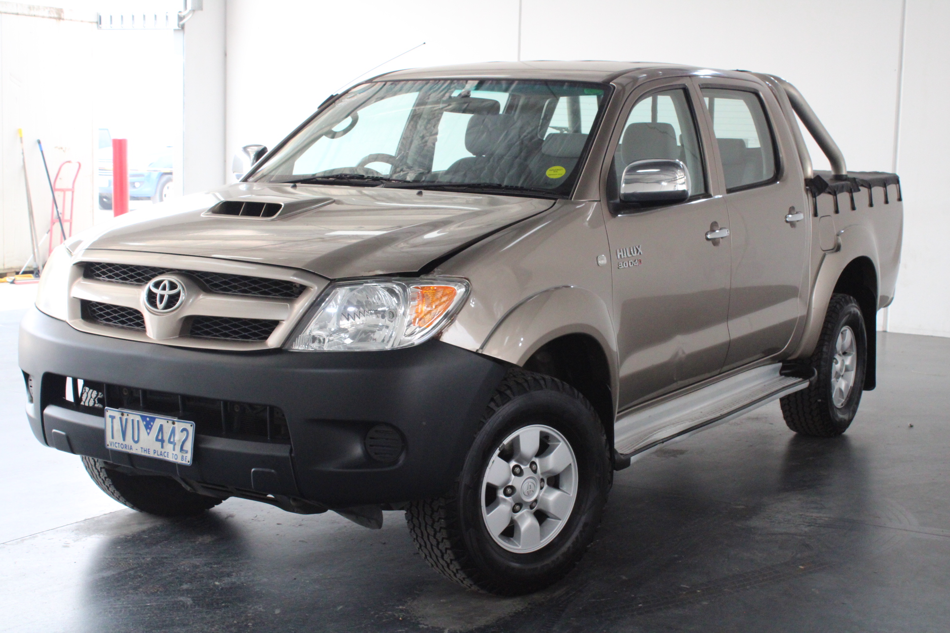 2005 Toyota Hilux SR5 (4x4) KUN26R Turbo Diesel Manual Dual Cab Auction ...