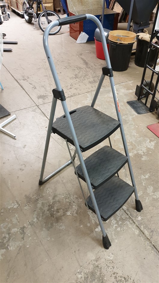 Rhino Domestic 3 Rung Step Ladder Auction (01733016767)