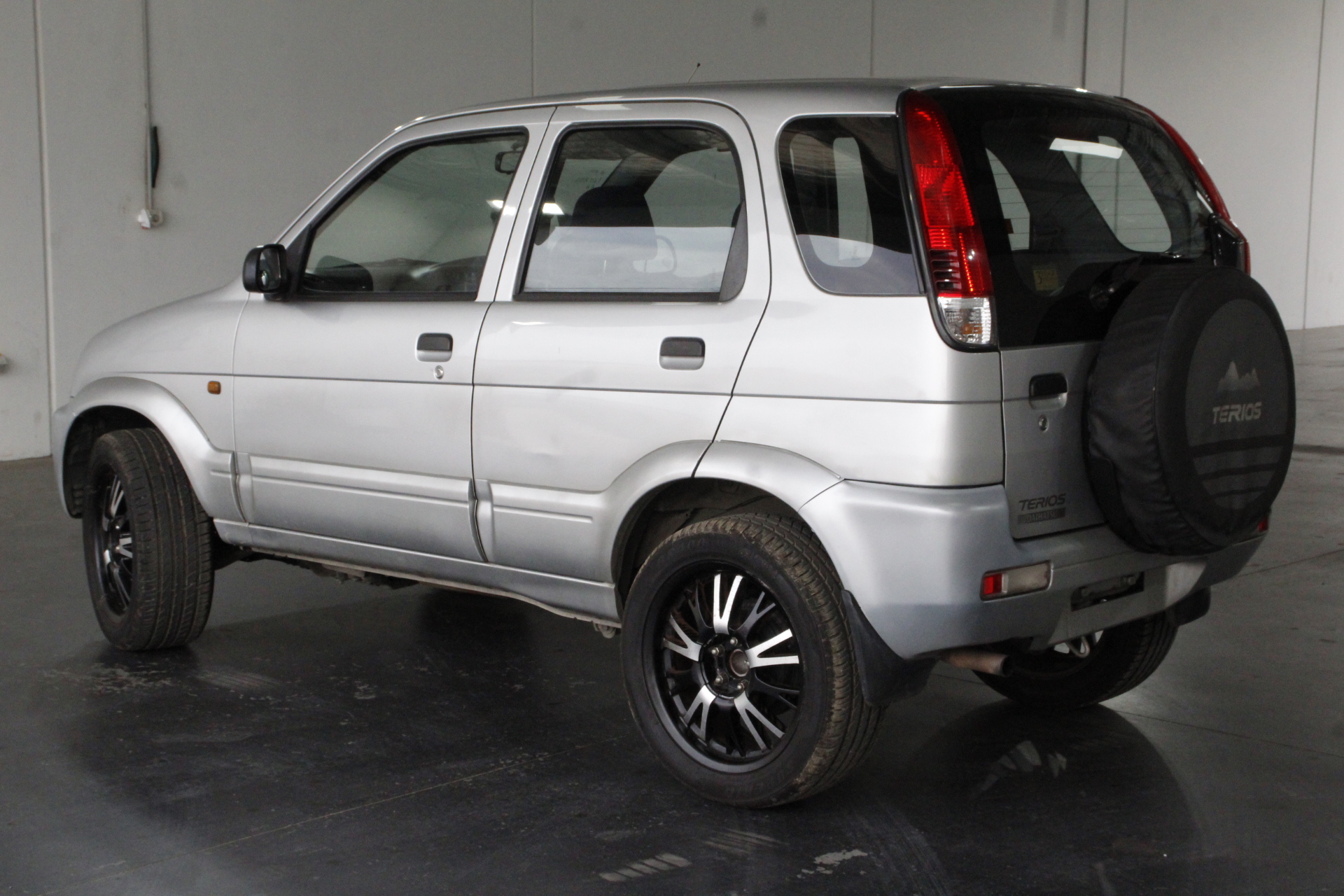 2001 Daihatsu Terios DX (4x4) J102 Manual Wagon Auction (0001-3459333 ...