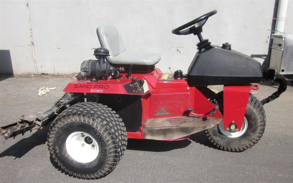 Toro Sand Pro 5020 bunker rake, 1599 hrs on meter Auction (00013002720
