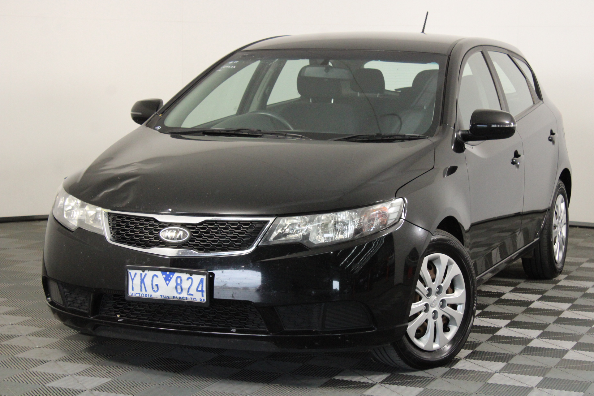 Kia cerato 2011 года