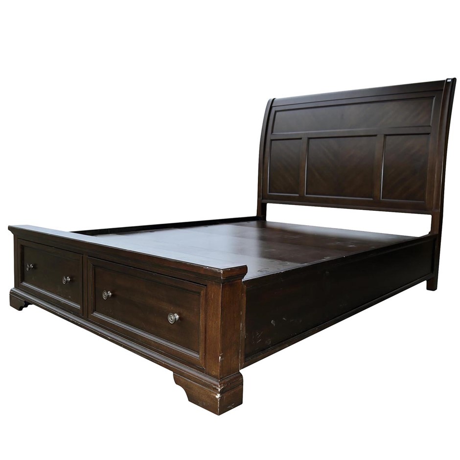 UNIVERSAL BROADMOORE Queen Storage Bed, Timber Frame. (SNCC55516
