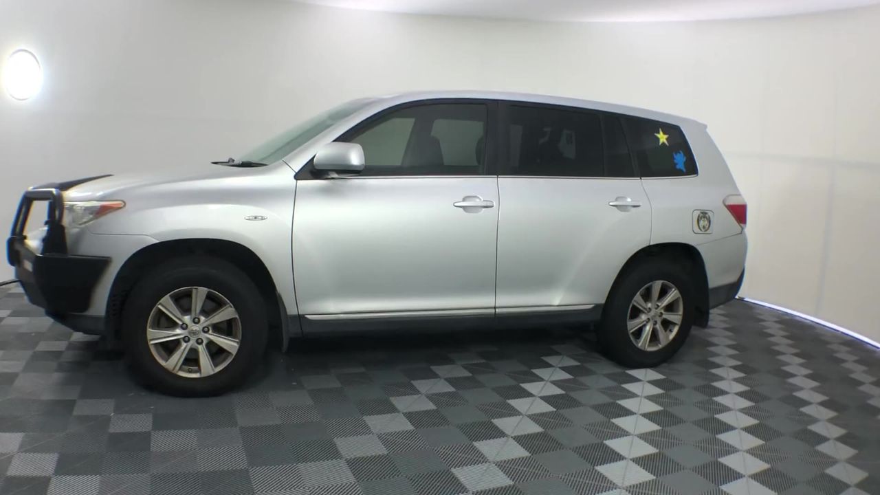 Men's 8mm Frosted Black Agate & Skull Beaded Bracelet