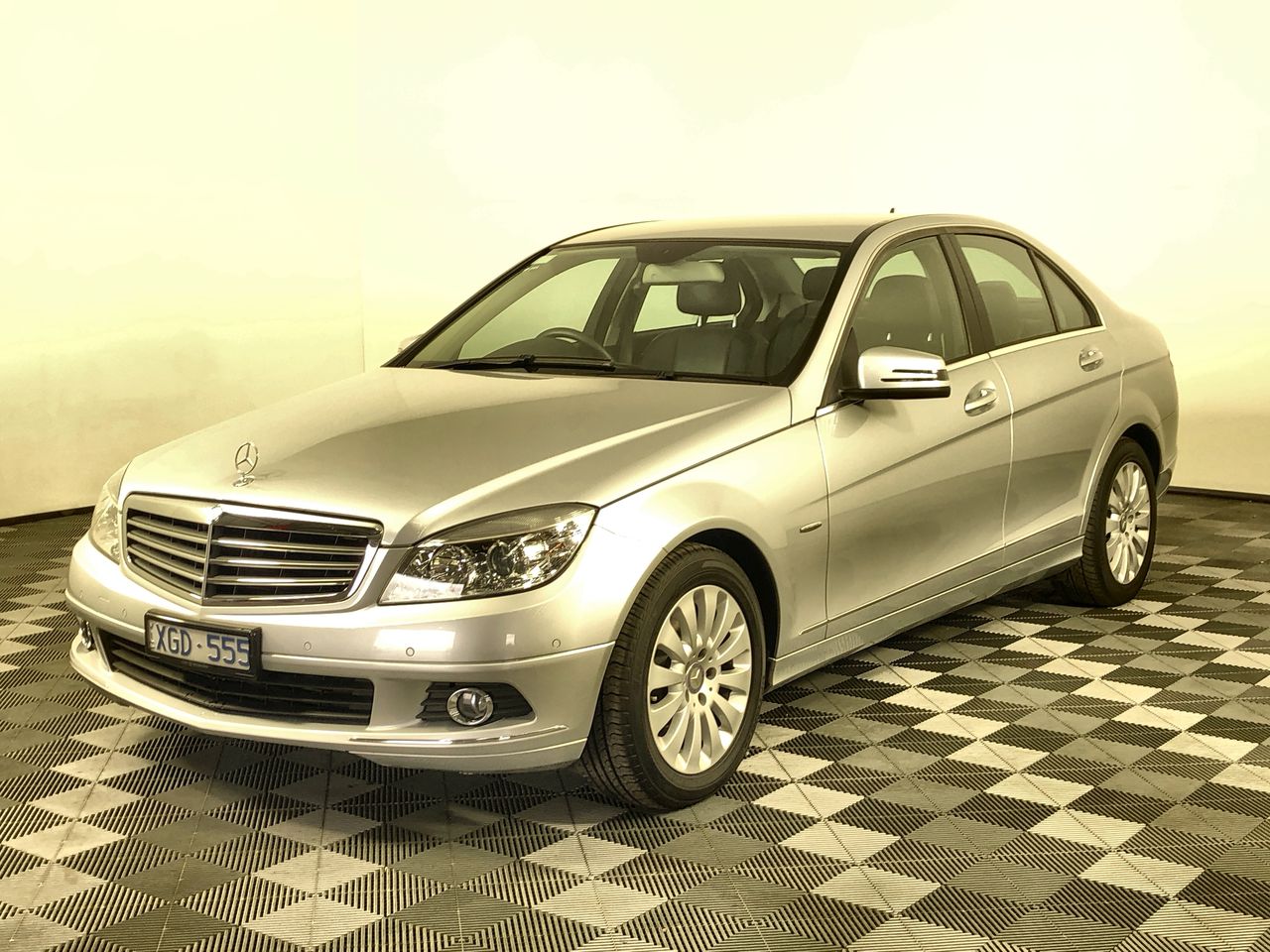 Men's 8mm Malaysia Jade & Golden Rhinestone Beaded Gemstone Bracelet