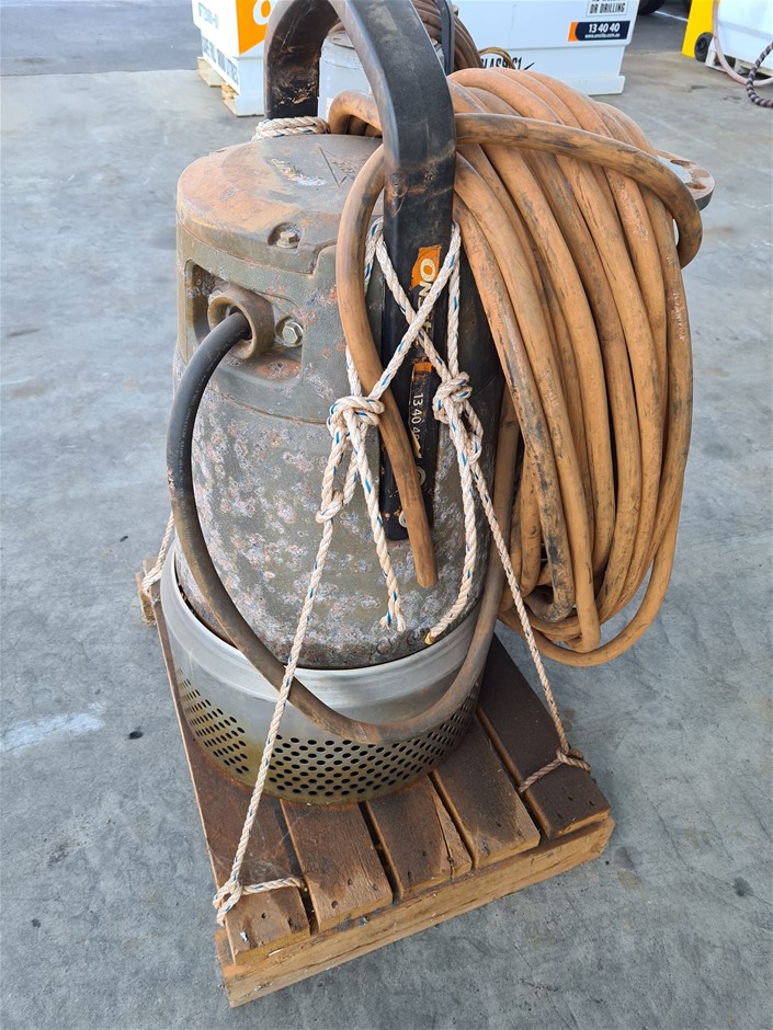 Tiger Eye & Swarovski® Austrian Crystal Gold Plated Pendant Necklace