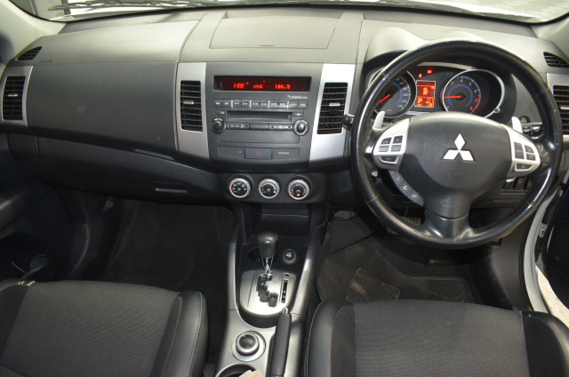 6mm Malaysia 'Jade' Quartz Gemstones Beaded Bracelet.