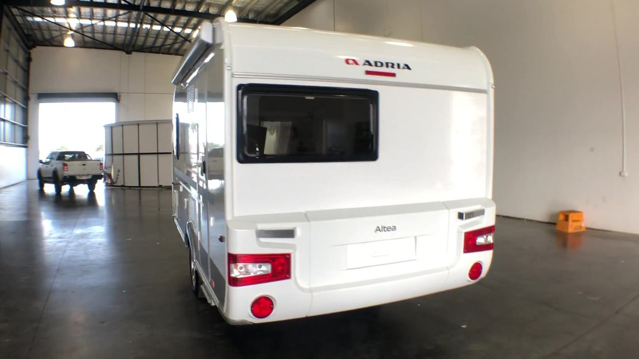 8mm Light Green Flower Jade Gemstones Crystal Beaded Bracelet