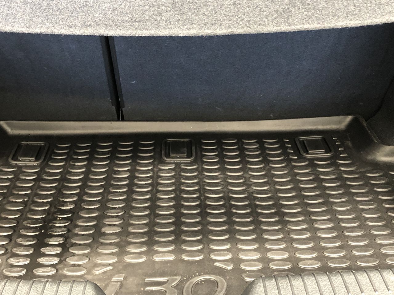 7-8mm White Pearls & Gold Plated Rhinestone Stretch Bracelet.