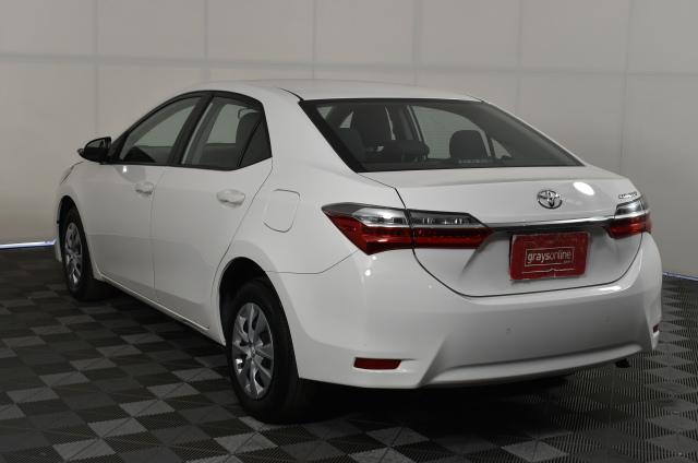 7-8mm White Pearl & White Baroque Pearl Glam Pendant.