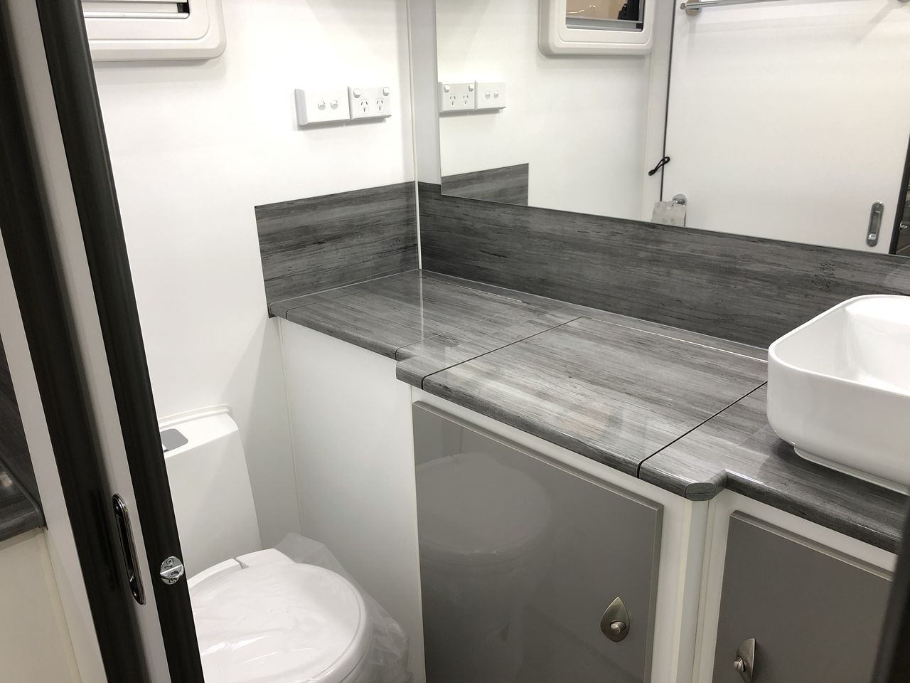 ONKAPARINGA Cooling Memory Foam Pillow, 60 x 40 x 12cm.