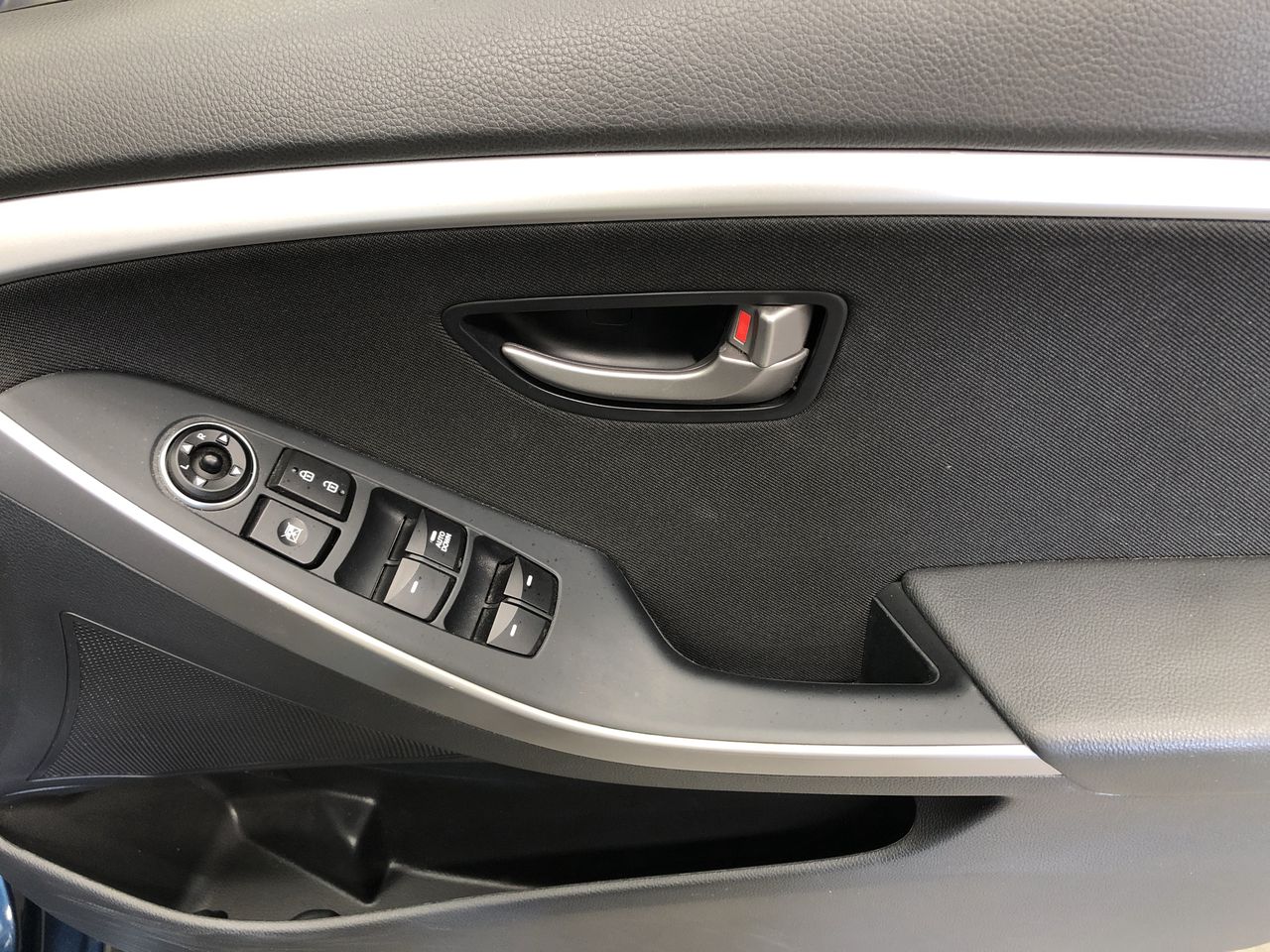 10mm White Pearls with Tiger Eye Gemstone Necklace