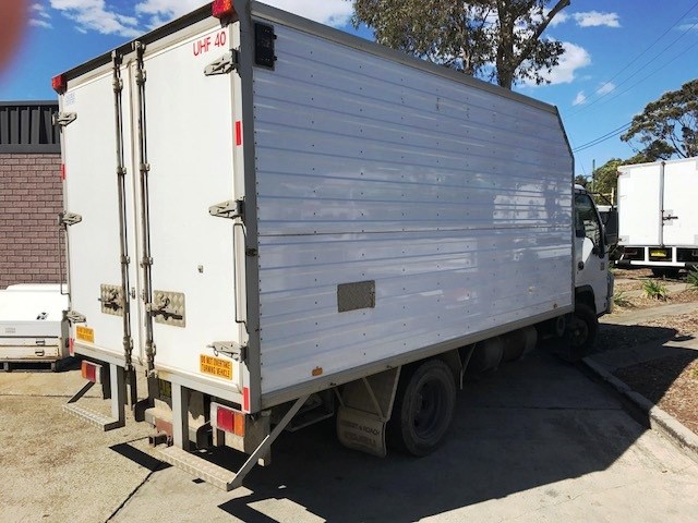 Large Central 13mm White Pearl & Rhinestone Platinum Plated Bracelet.