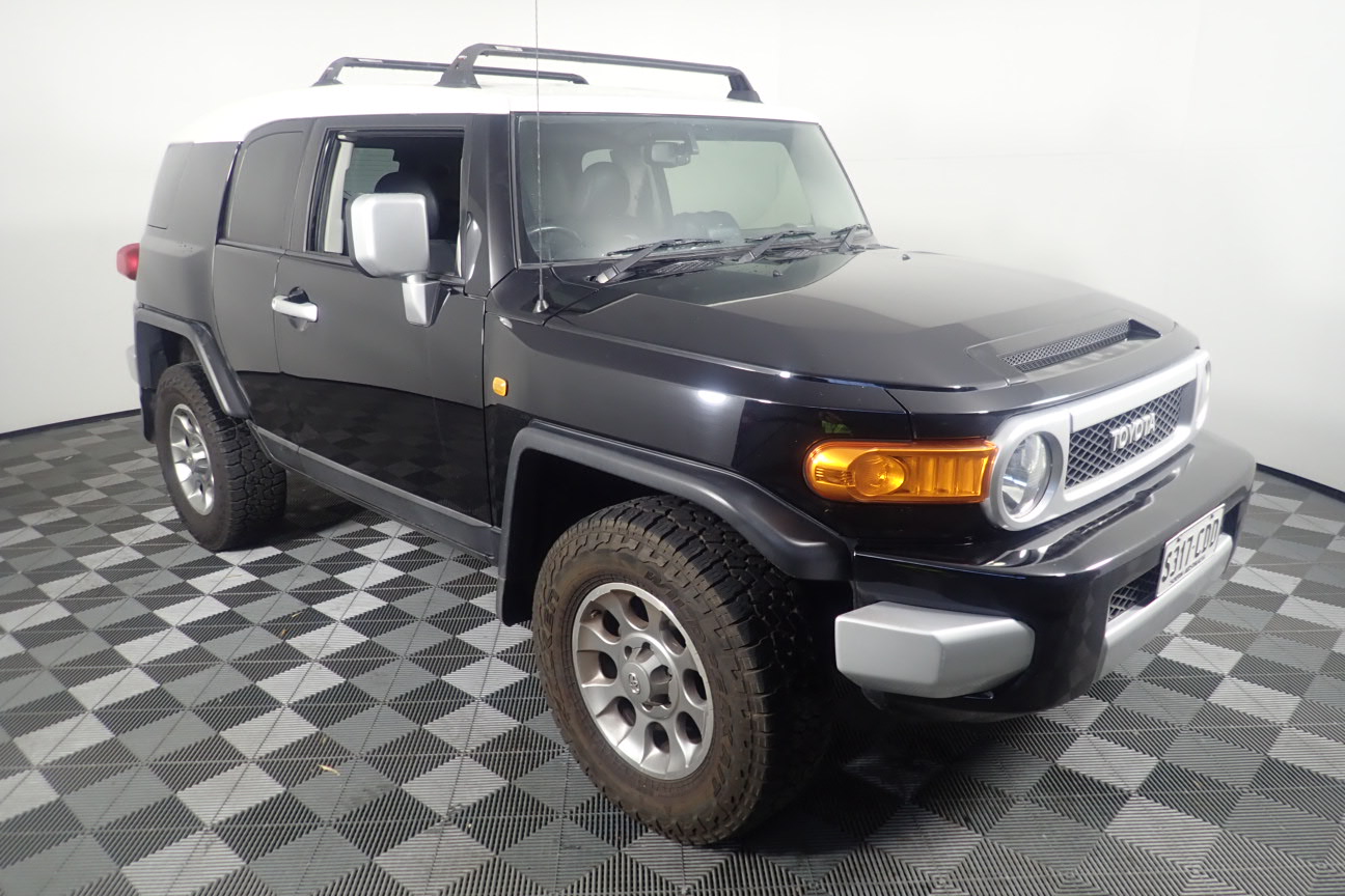 8-9mm Potato Pearl with Baroque Pearl Gold Plated Teardrop Charm Bracelet