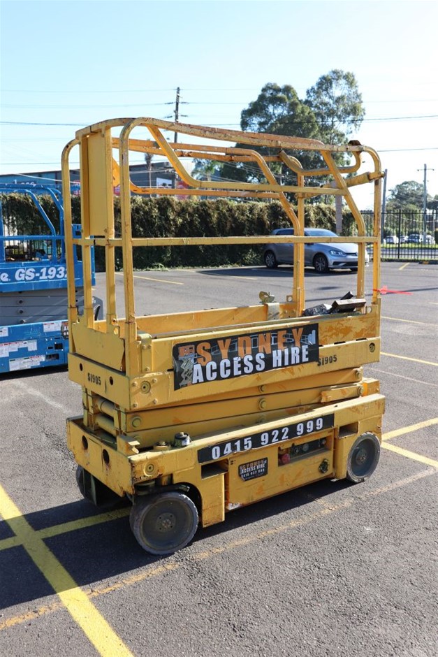 0.92ct Radiant Natural Emerald - Oval Cut