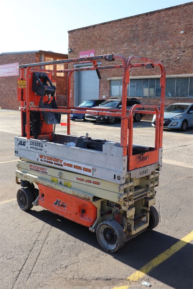 1.10ct Radiant Natural Emerald - Oval Cut