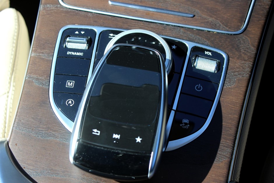 22KGold Filled/ITALY  Yellow  Bangle -(Stamped 22KGold Filled/ITALY)