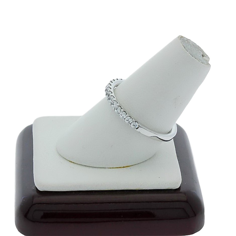 Round Pedastal Dining Table