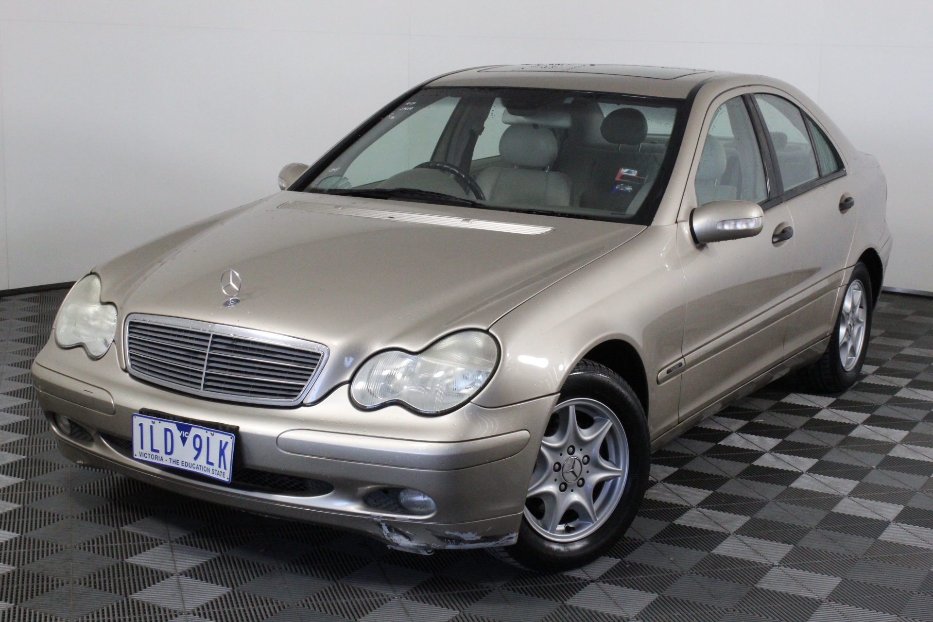 0.07 Carat round 2 white diamond