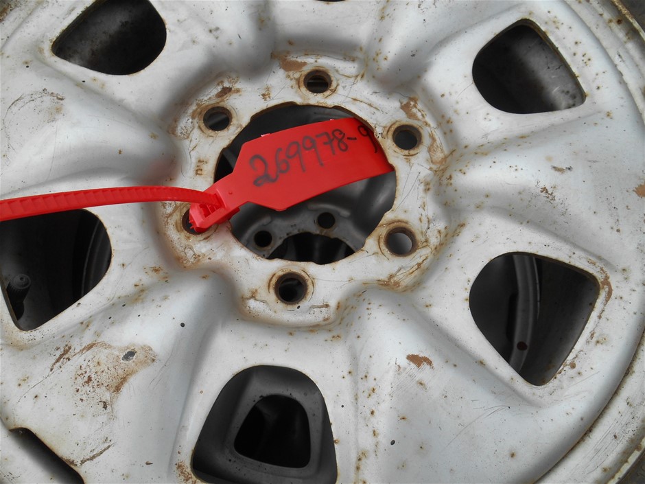 0.14 Carat round 4 diamond