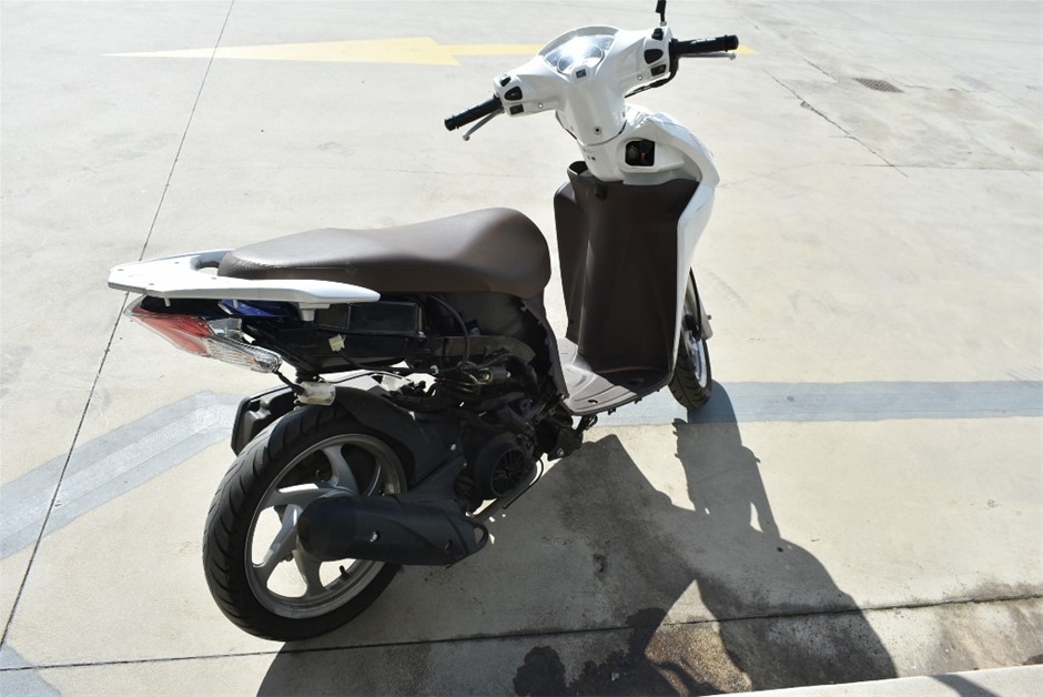 Stylish White Leather Cross Bracelet - DEMO (May contain imperfections)