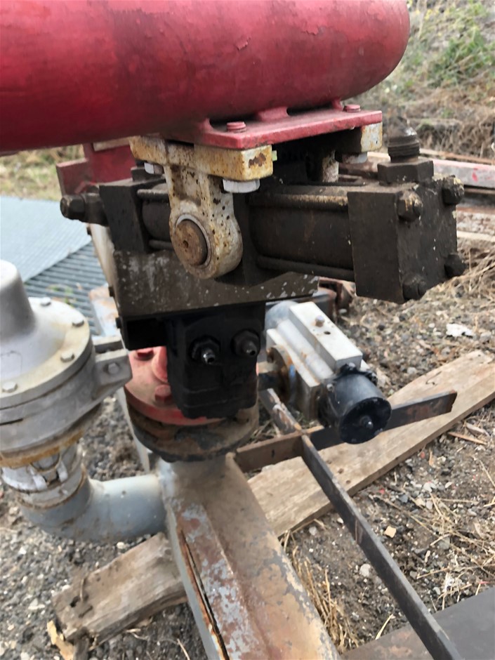 Replica Royal Ring - 16 Simulated Diamonds - US Size 7