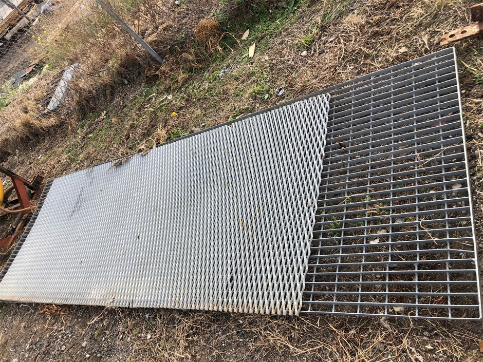 Black Sequinned Simulated Pearl Choker Necklace