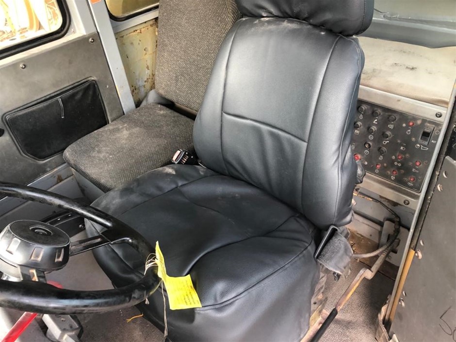 <p>140 sets x Cream shelving with light system</p>