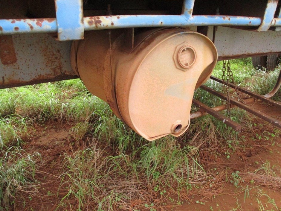 2004 Mustang 3200SE Sports Cruiser