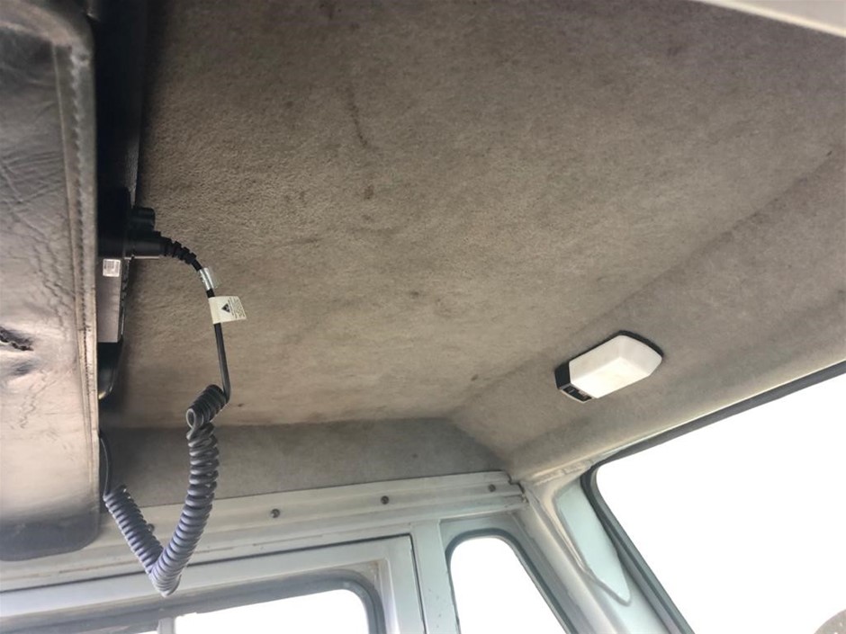 PHILIPS 3000 Handheld Steamer, Compact & Foldable, Dark Green (STH3020/70).